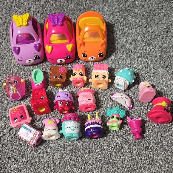 Shopkins Colorful Toy Set with 3 Cars (22 total pieces) - Picture 1 of 3